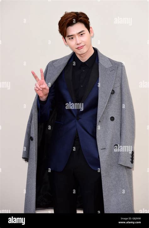 lee jong suk burberry london|[Jan. 11. 2016] Lee Jong Suk @Burberry menswear show London .